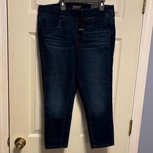 NEW Torrid Pull On Cropped Jeans